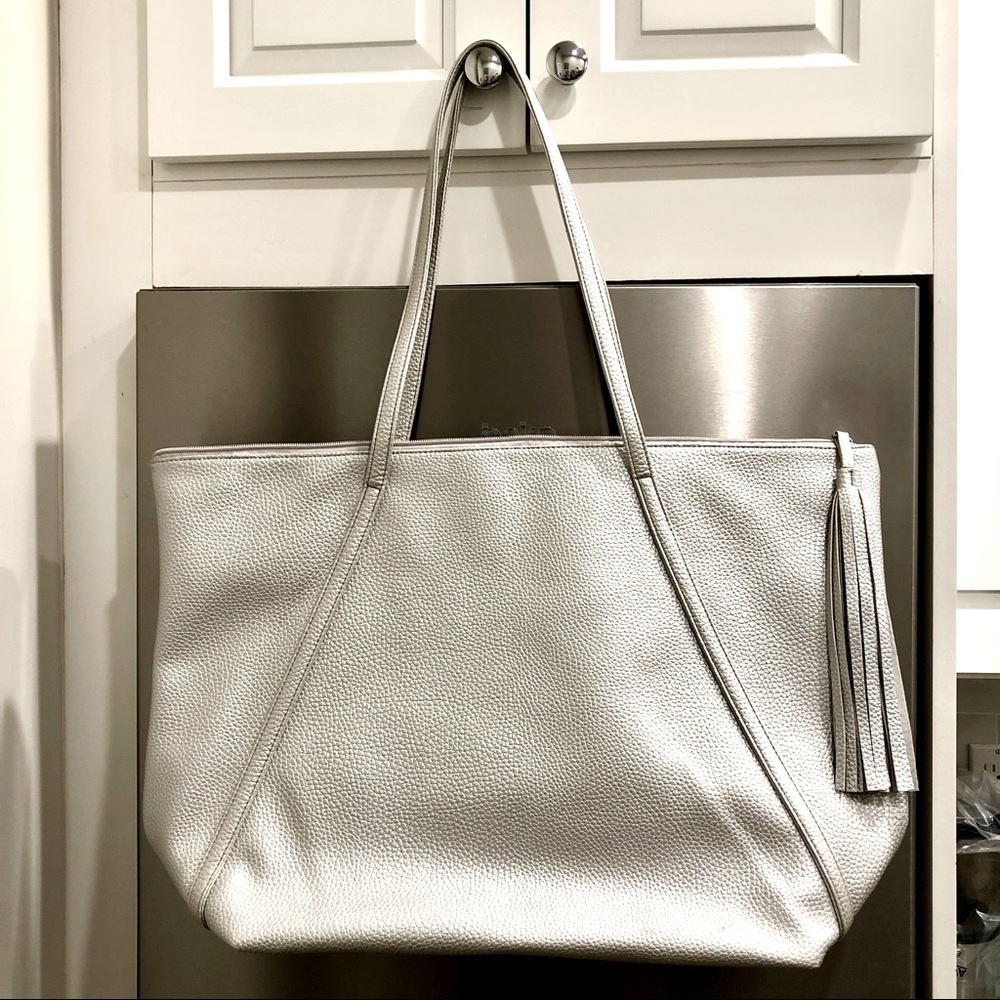 VS Weekend Tote Bag